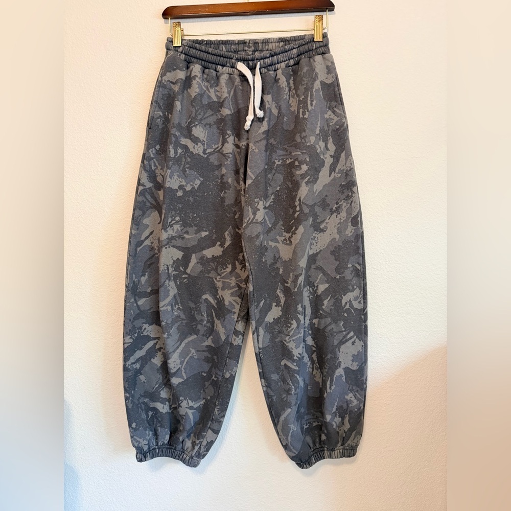 Out from Under Brenda Camo Balloon Joggers, military green, highwaisted, sz XS - Picture 9 of 15